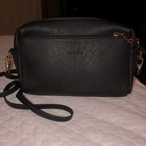 Black crossbody purse 👜